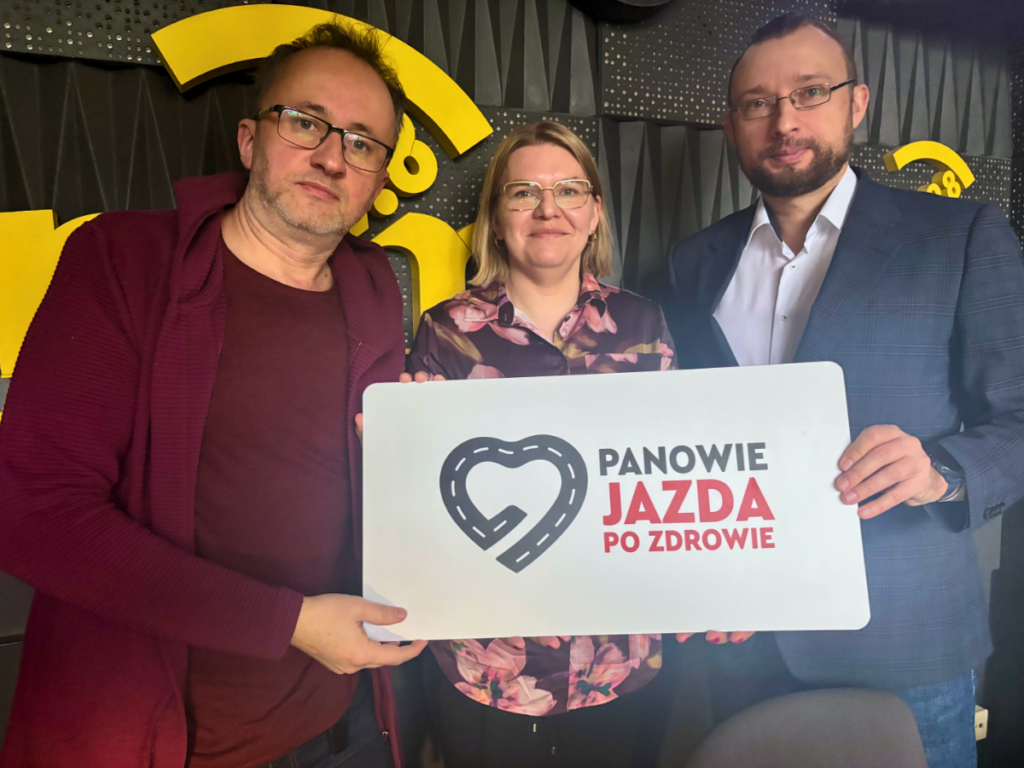 Katarzyna Kozłowska-Panek, kierownik Fundacji Hasco-Lek, i Bartłomiej Sarna, rzecznik prasowy Grupy Hasco, z dziennikarzem Radio RAM